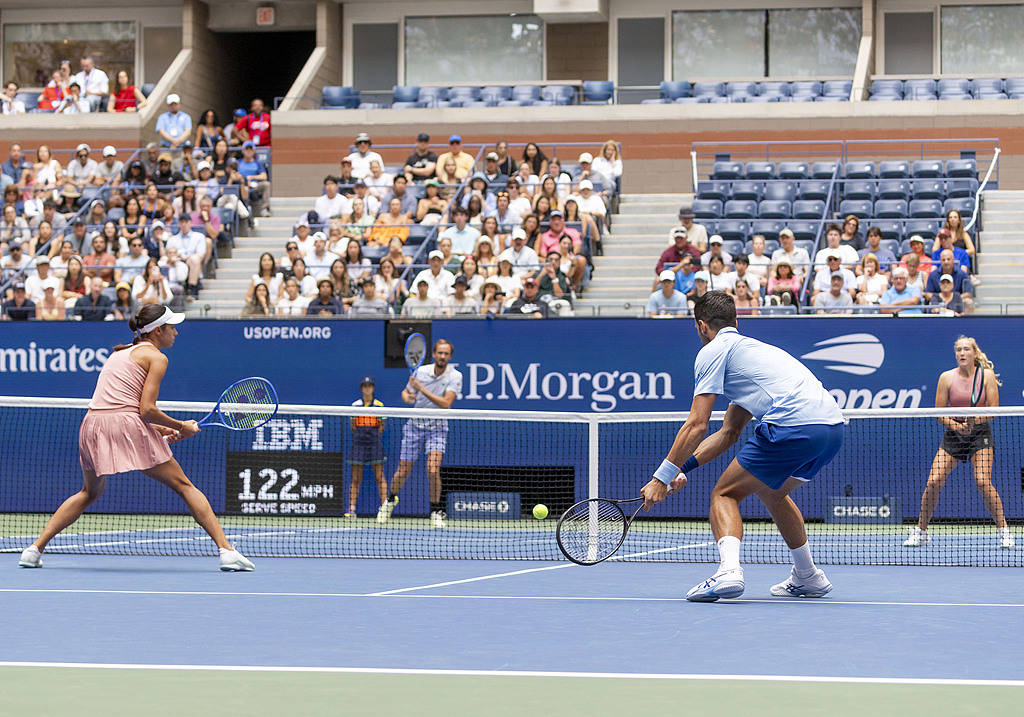 意大利网球队鏖战英国网球队，德约科维奇高光表现的简单介绍