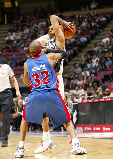 篮网横扫南韩男篮，汉密尔顿制霸全场