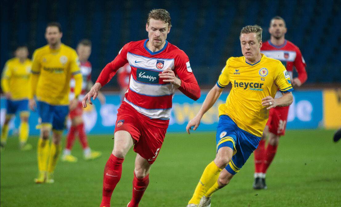 沙尔克在主场表现强势，扭转颓势的简单介绍