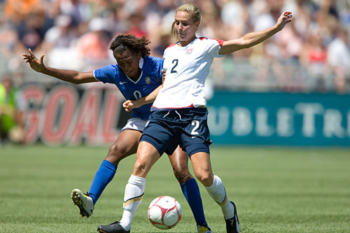 南美洲冠军杯赛进入关键阶段，激烈对抗的简单介绍