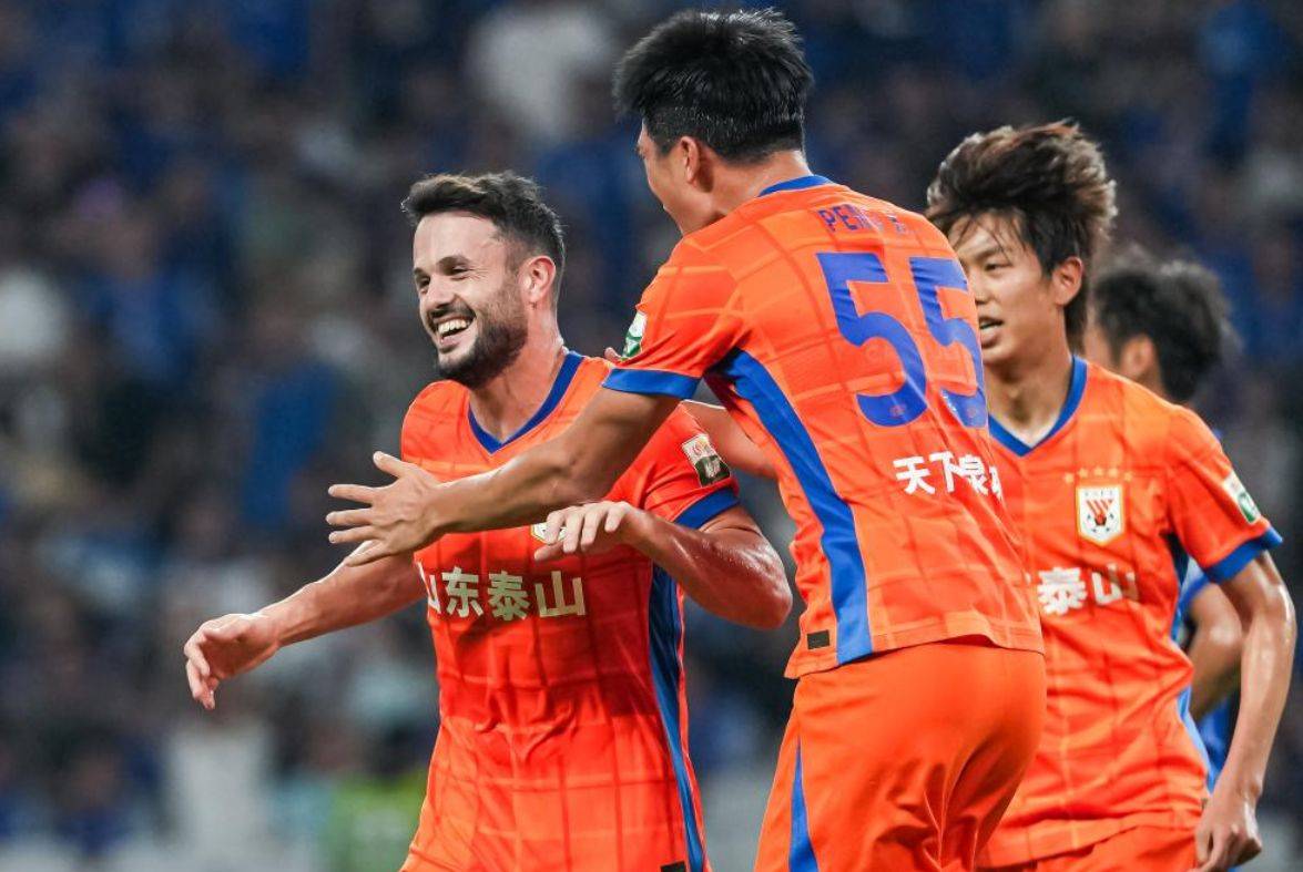 中超球员表现抢眼，引发国际关注