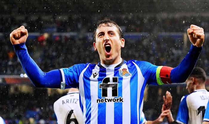 包含卢卡斯梅开二度皇家社会大胜，气质超群的词条