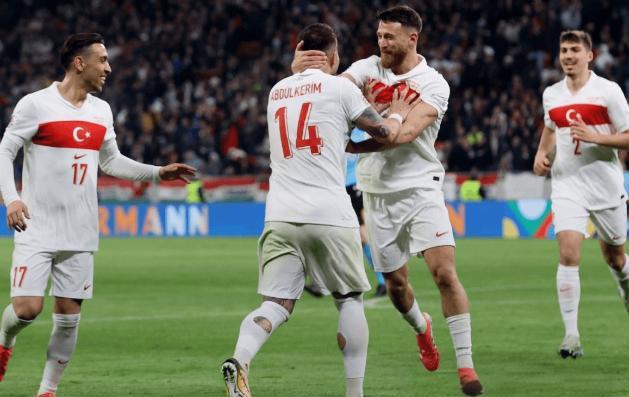 开云体育官网-格鲁吉亚选手在国际比赛中取得胜利实力强劲