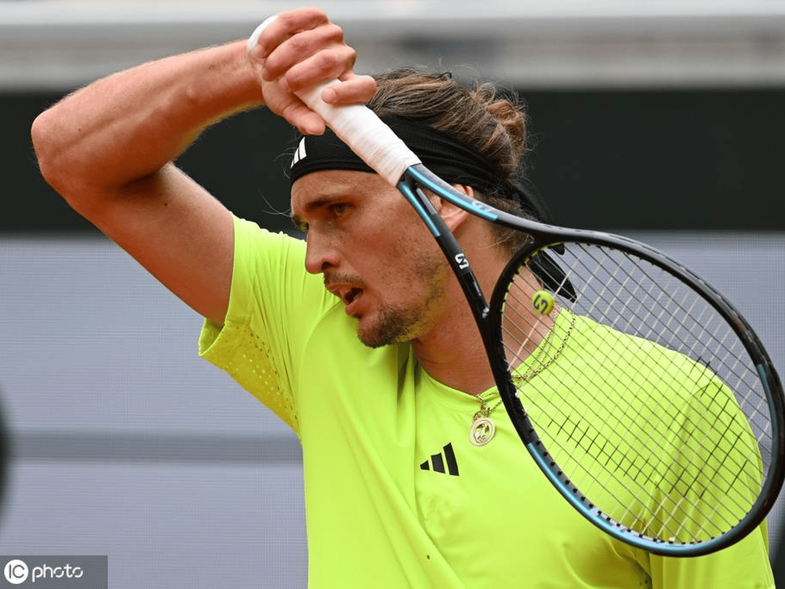 开云体育app-包含法网完胜戴维斯杯，兹维列夫点燃赛场的词条