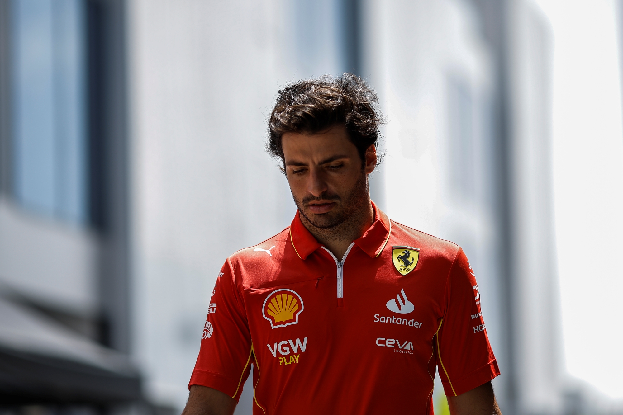 包含索伯车队逆转哈斯车队，塞恩斯高光表现的词条